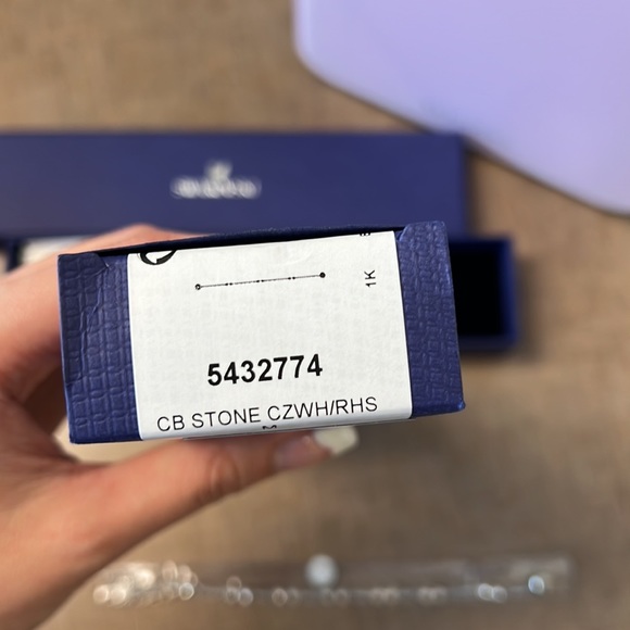 ✨SWAROVSKI✨ Stone Bracelet - Brand New - M - Picture 5 of 6